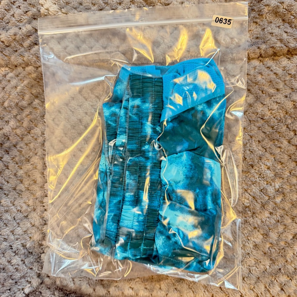 Under Armour Womens HeatGear Fly By Running Shorts Teal Blue Tie Dye XS 0635 - Picture 7 of 8